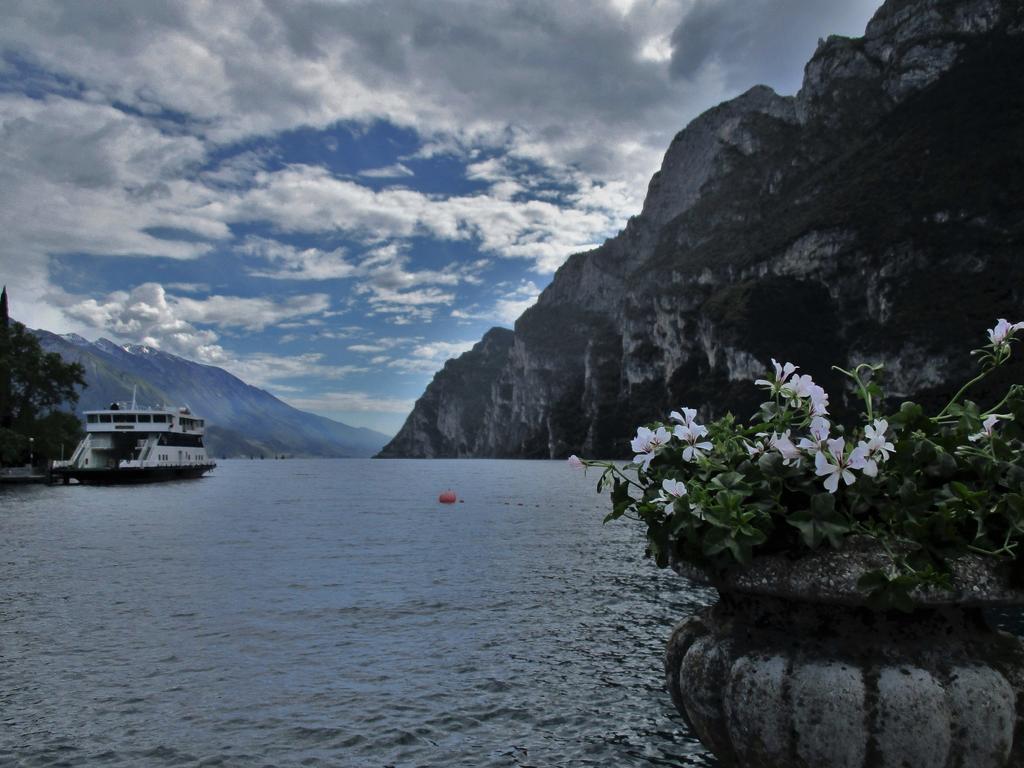 La Piazzetta Di Canale B&B Tenno Luaran gambar